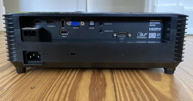 Predator GM712 Anschlüsse auf der Rückseite mit HDMI, USB, VGA, Audio und SPDIF Ports